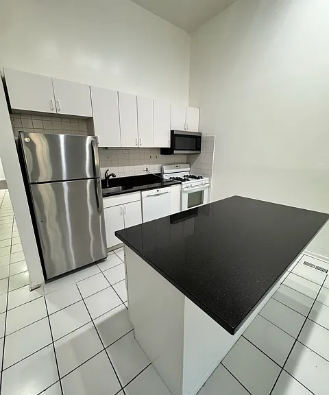 1459 W Lexington St #1W — Photo 1