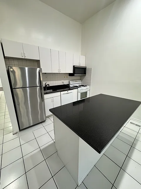 1459 W Lexington St #1W