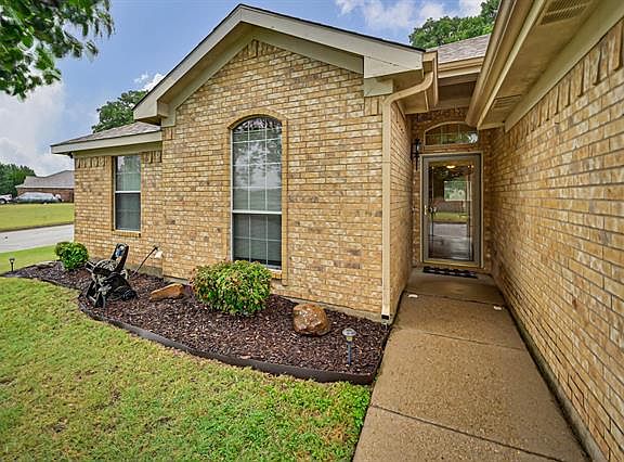 2nd image of 301 Sweetwater Dr