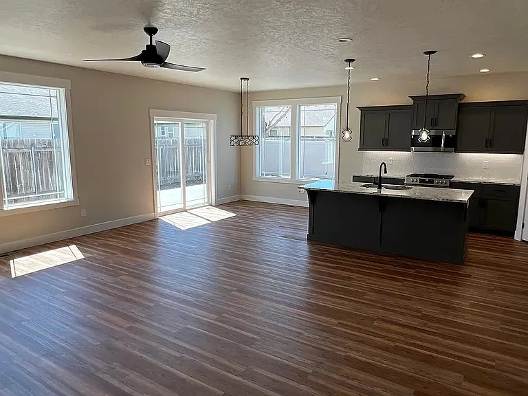 1105 SW Camille Dr — Photo 5