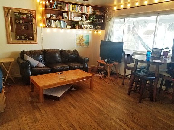 1618 7th Street - living room