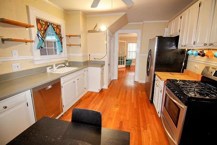 8 Colonial Pl — Photo 6