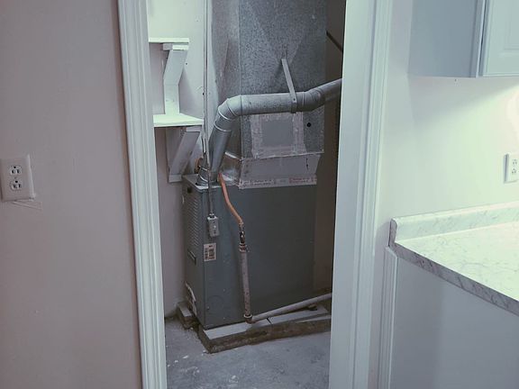 Laundry room with W/D hookups