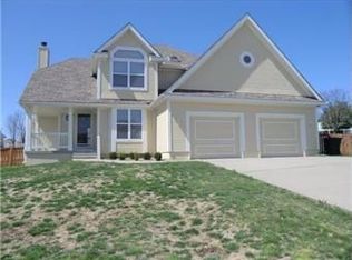 426 Fletcher Dr, Smithville, MO 64089