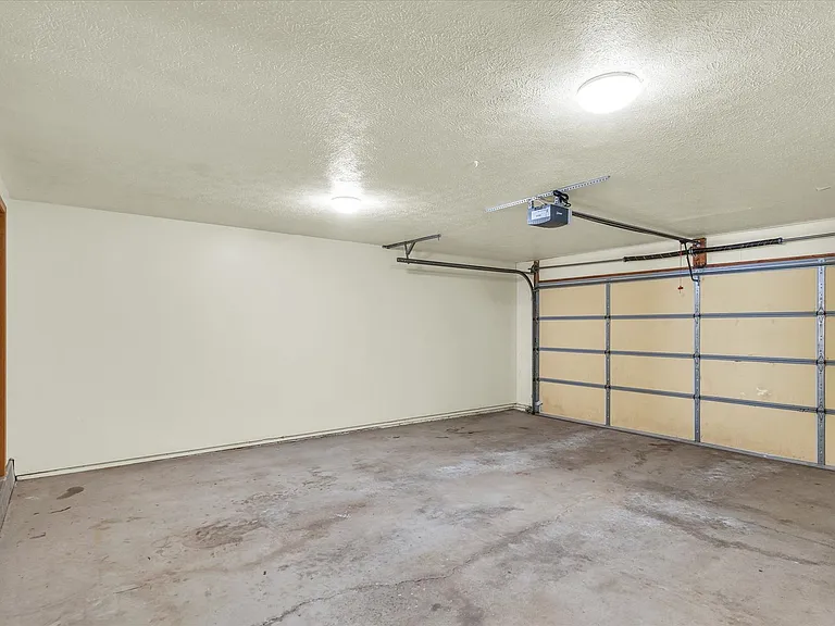 2735 Rainbow Ave — Photo 13