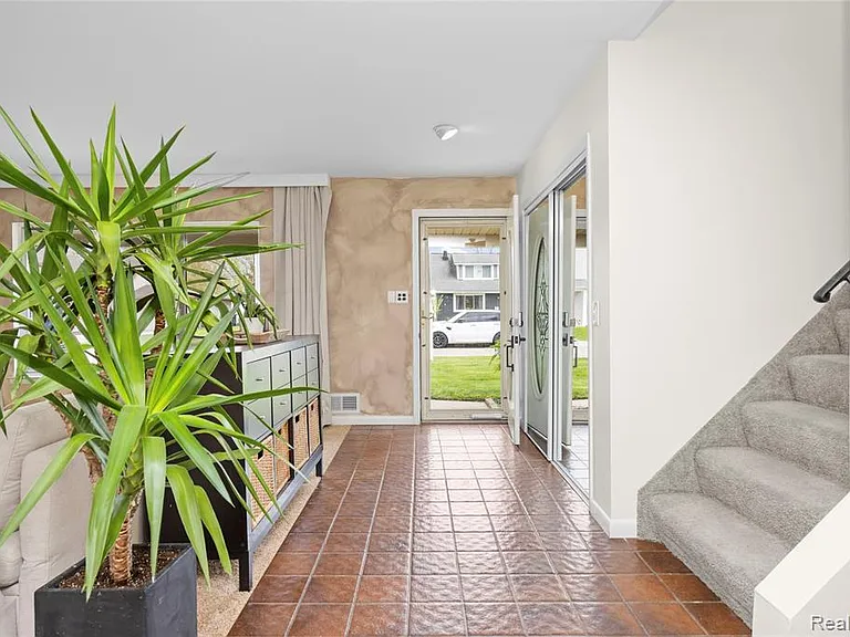 38027 Mallast St — Photo 6