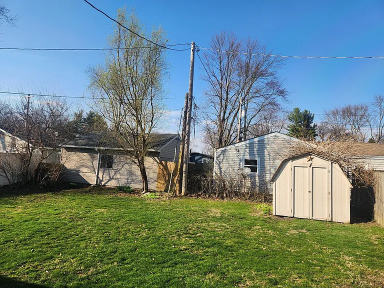 258 E Plum St — Photo 8