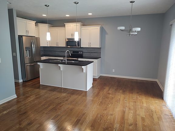 Kitchen ,Dining Area, Stainless Appliances, New Refrigerator