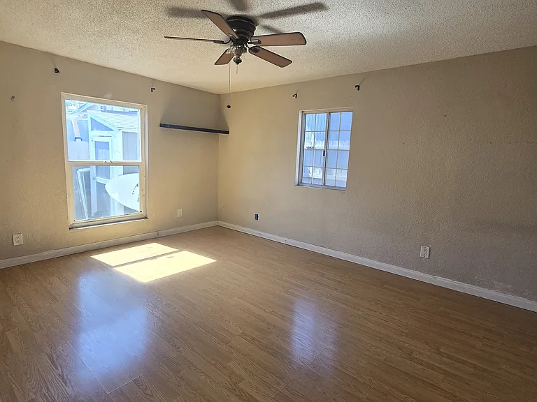 3226 Newton Ave — Photo 9