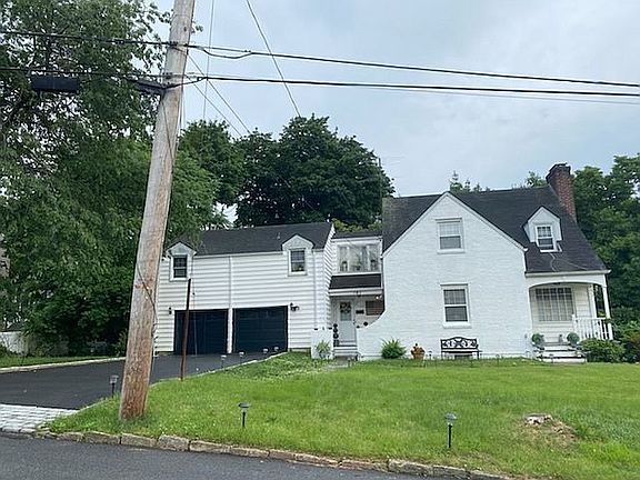 4th image of 161 Alexander Ave