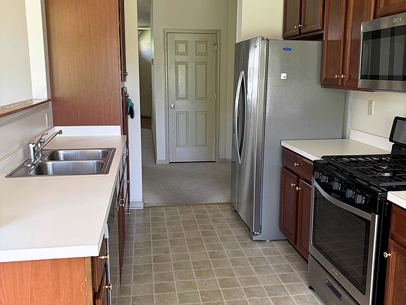 5th image of 3047 Village Dr