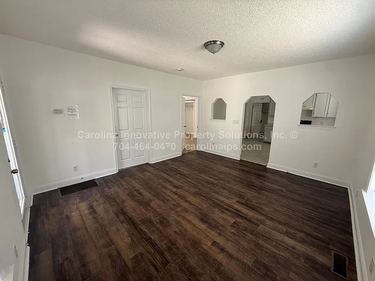 610 N Pear St — Photo 14
