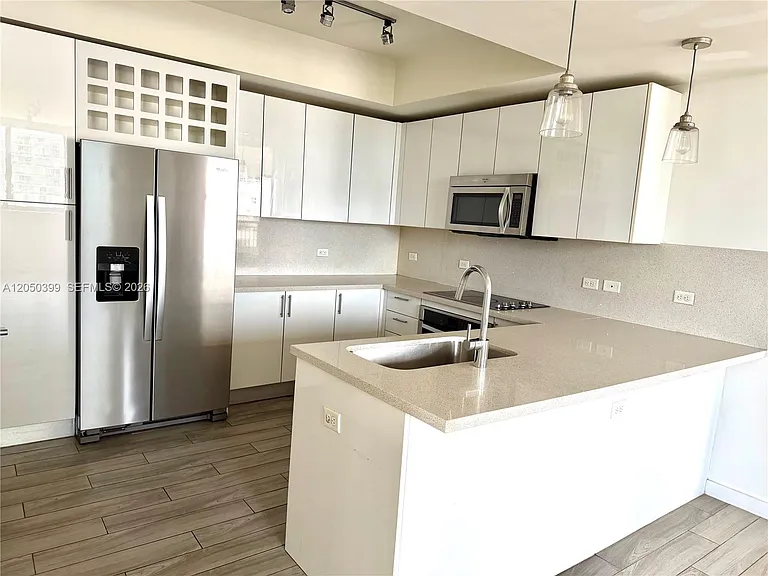 999 SW 1st Ave #1204 — Photo 7