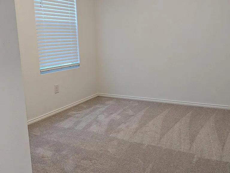 1512 Silver Oak Ln — Photo 16
