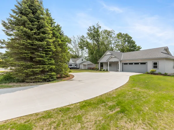 2076 W Lakewood Blvd, Holland, MI 49424