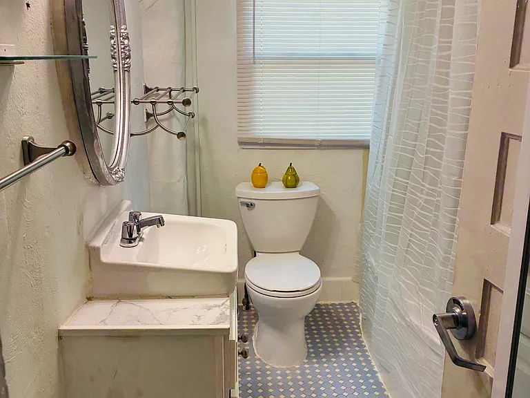 1058 Birch St SW #1 — Photo 10