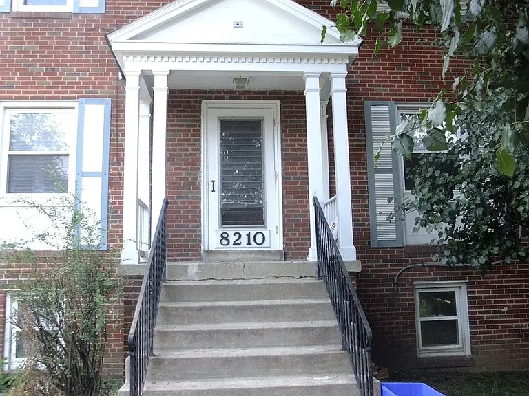 8210 Greenwood Ave — Photo 24