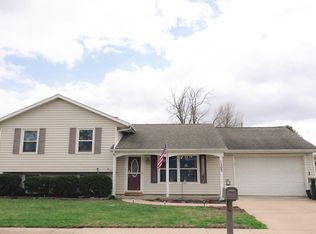 1203 E 24th Pl, Sterling, IL 61081