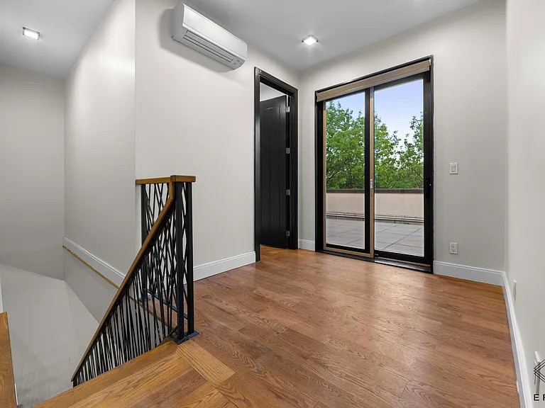691 Chauncey St #4E — Photo 13