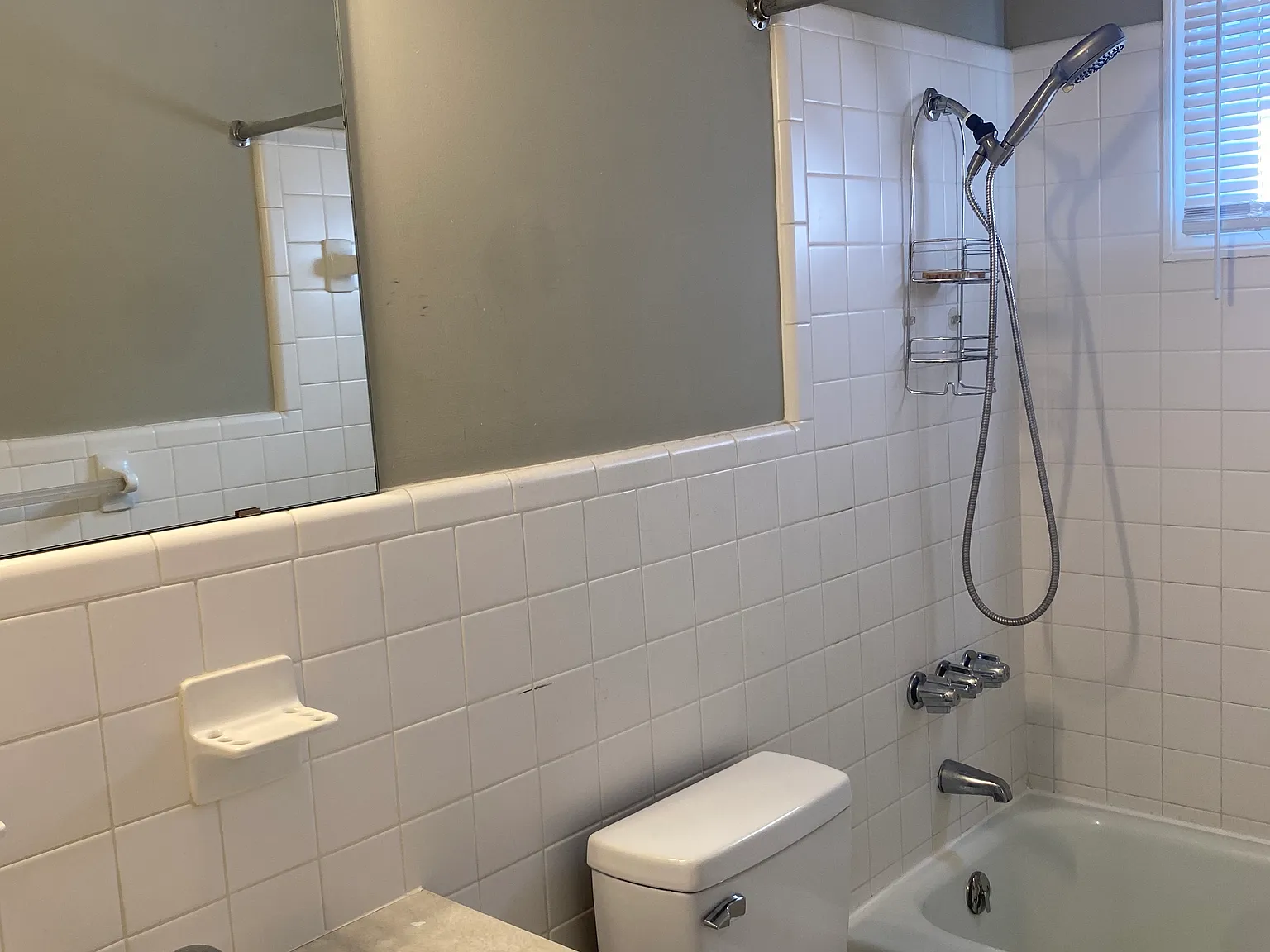 518 E Haymore St — Photo 4