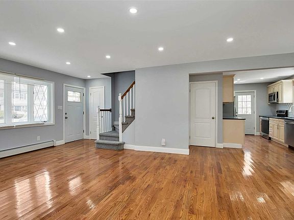 4th image of 180 Beechwood Ave