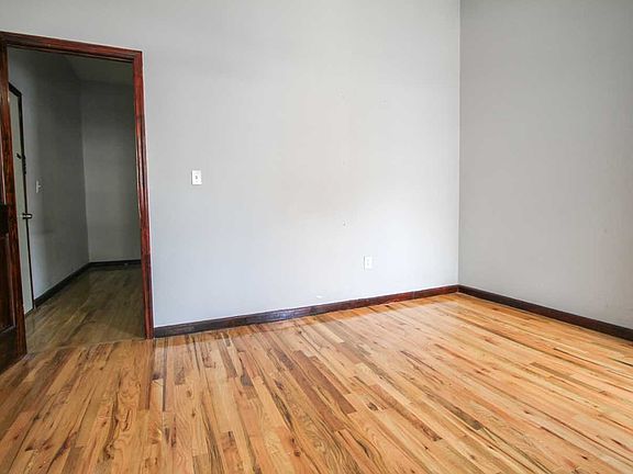4th image of 903 Willoughby Ave