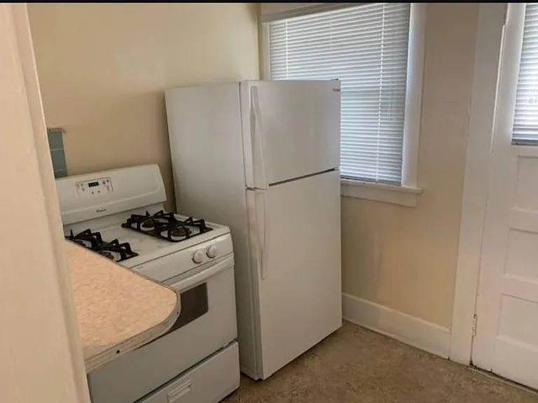 1528 E 1st St #7 — Photo 8