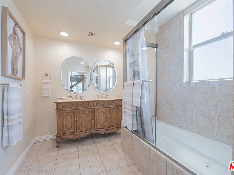 5254 Corteen Pl #10 — Photo 9