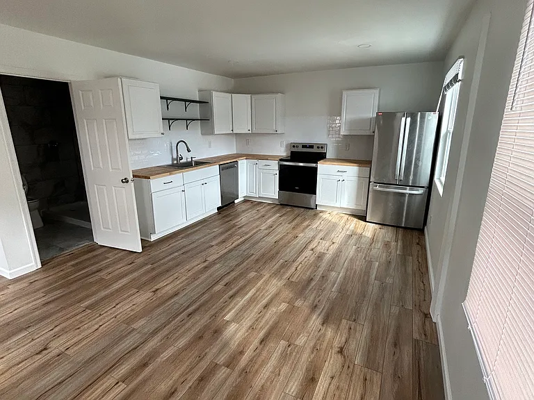 398 University Dr #B — Photo 1