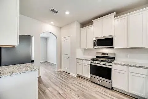4 bed, 1620 sqft, $1,995 — Photo 2