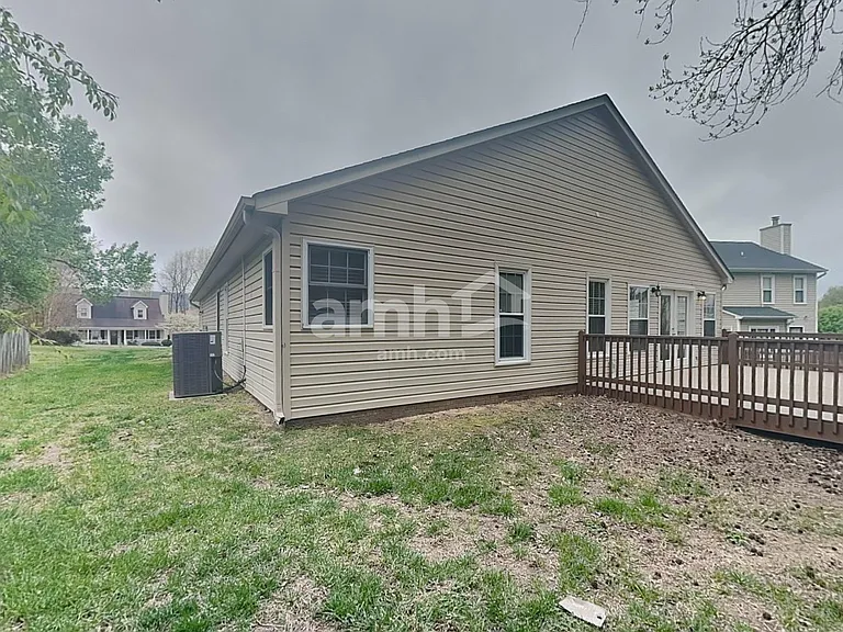 2335 Fosterdale West Ln — Photo 19