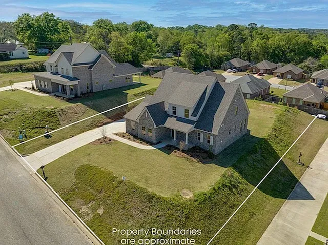 4 bed, 3.5 bath, 2715 sqft, $2,600 — Photo 2