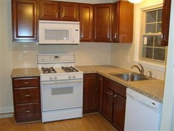 3rd image of 21473 Cromwell Ave