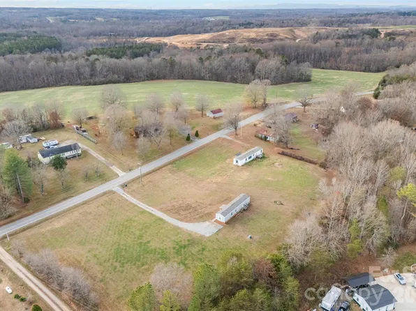 3051 Shoal Rd, Crouse, NC 28033