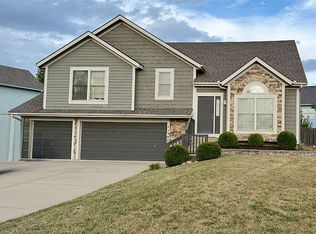 11207 N Summit St, Kansas City, MO 64155