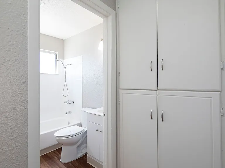 Paloma Apartments — Photo 9