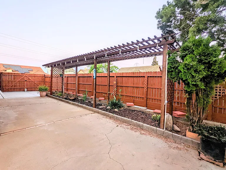 8128 Bramfield Way — Photo 21