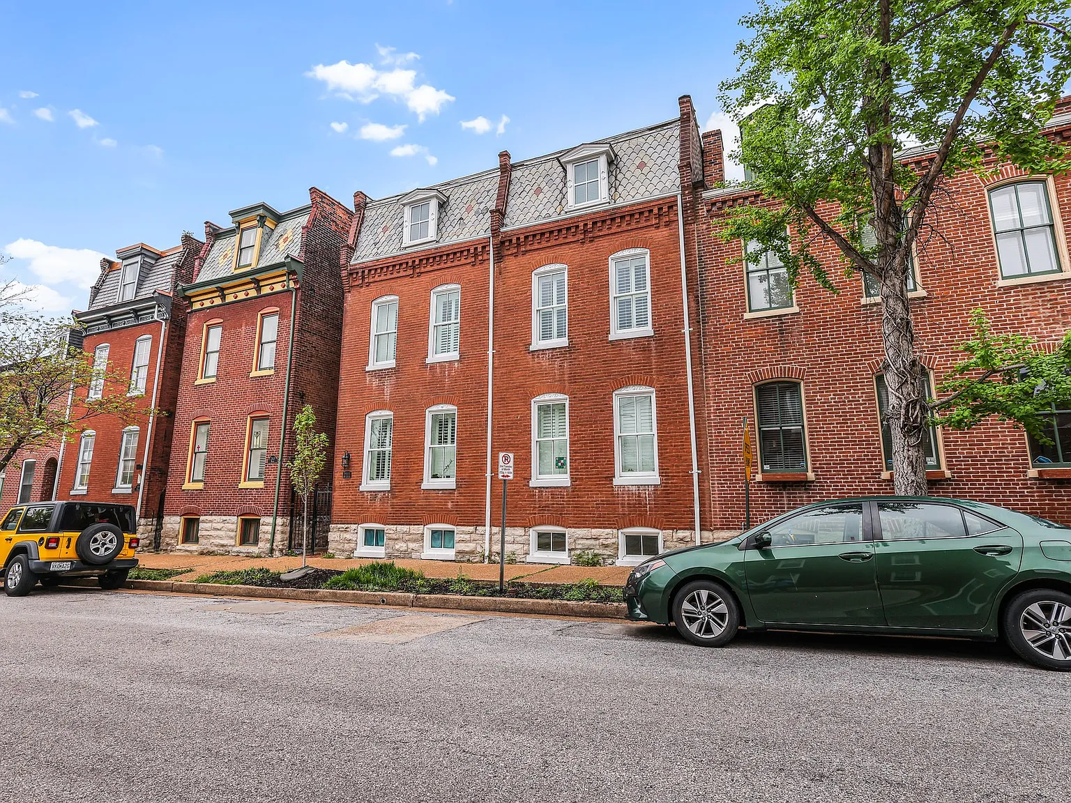 2 bed, 1200 sqft, $1,900 — Photo 2