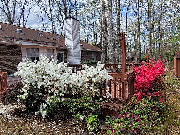 3rd image of 321 Lakeview Dr