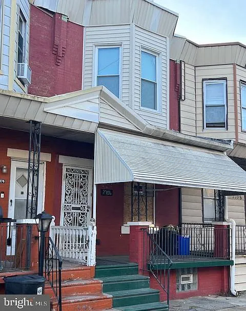 2706 W Seltzer St photo 1