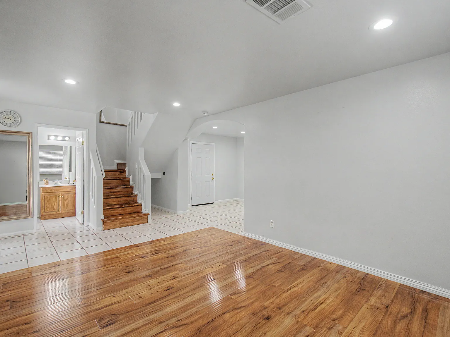 3 bed, 2020 sqft, $4,000 — Photo 4