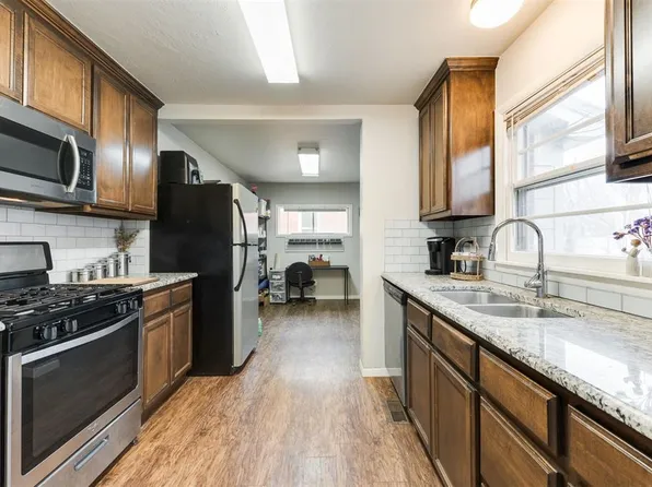 5317 NW 44th St, Warr Acres, OK 73122