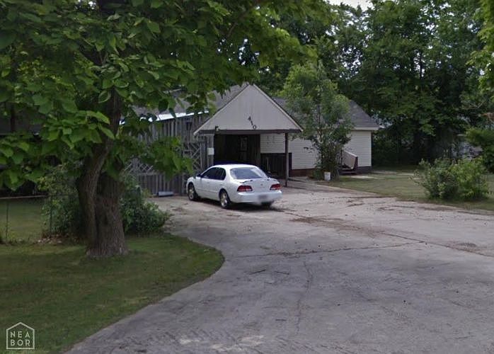 2nd image of 410 N 11th Ave