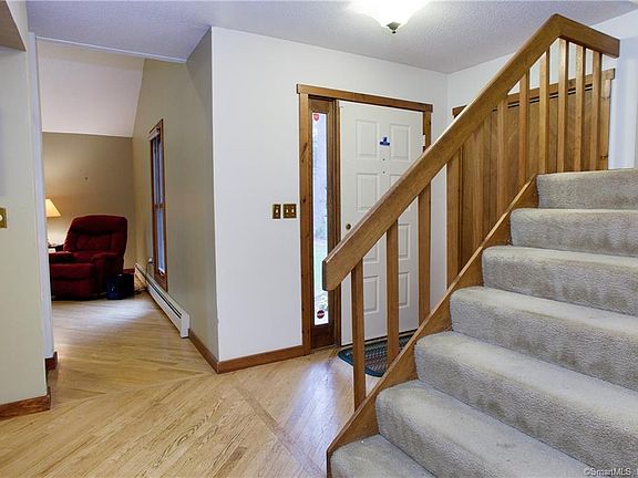 3rd image of 66 Somerset Dr
