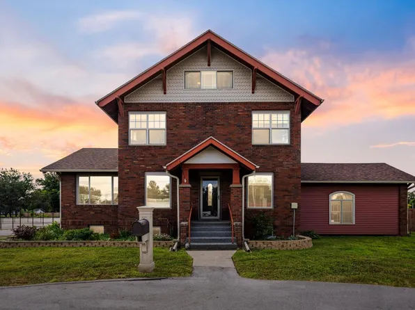 2009 1st Ave E, Newton, IA 50208