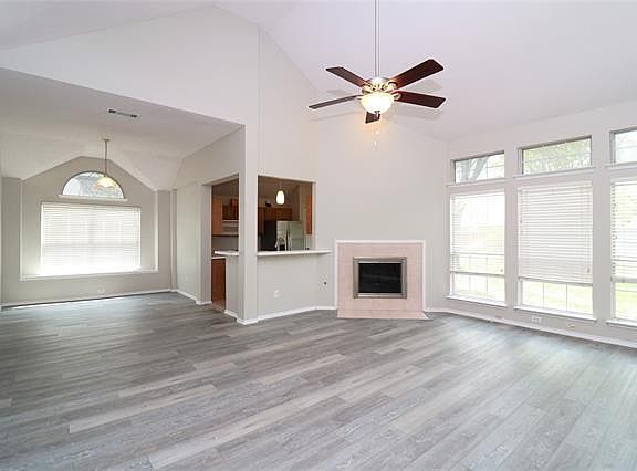 4th image of 240 E Lynn Creek Dr
