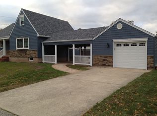 402 9th St, West Babylon, NY 11704