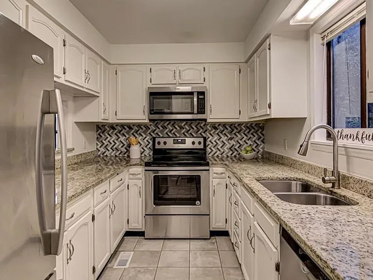 137 Cedar Lake Trl — Photo 3