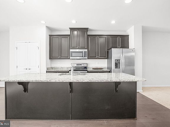 5th image of 8643 Rosecrans Ln