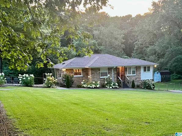 1800 Laurel Ln, Gardendale, AL 35071